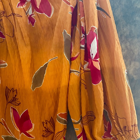 Plus size woman’s top - Picture 3 of 5